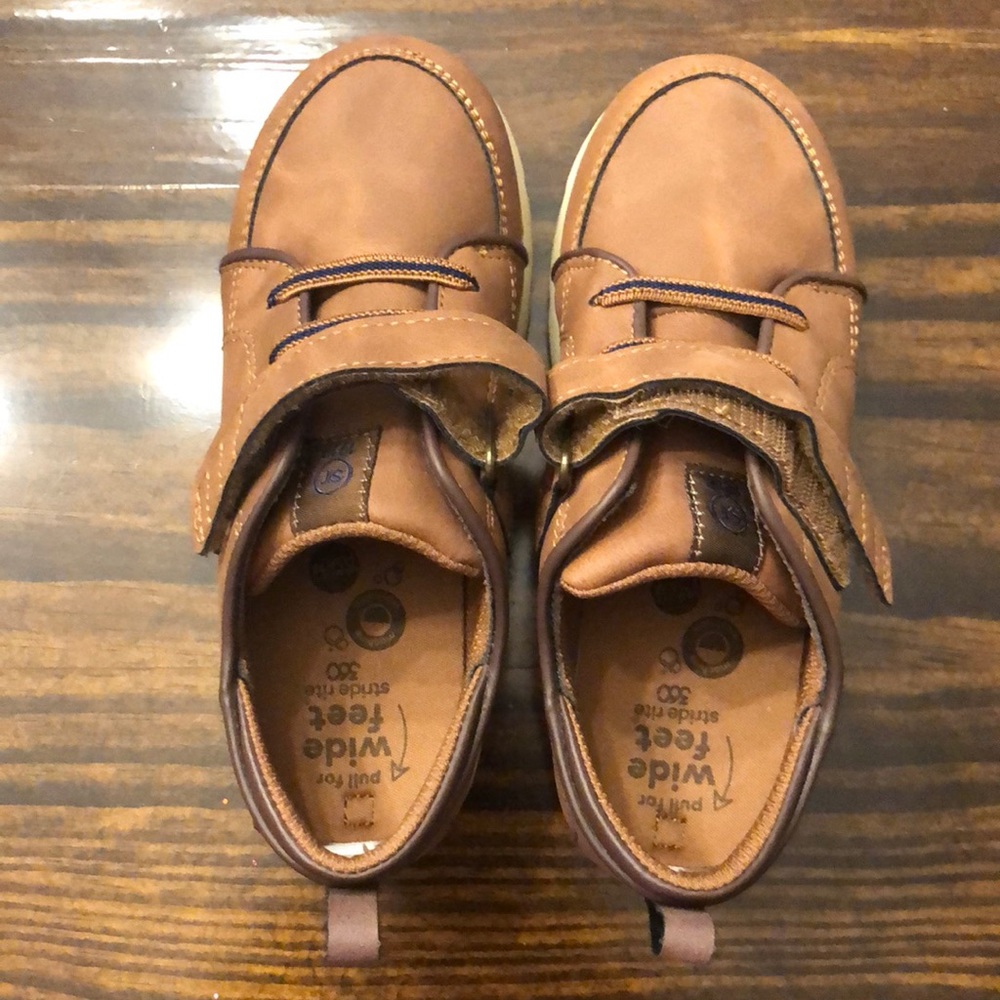 Stride rite Ethan brown sneaker boys 12